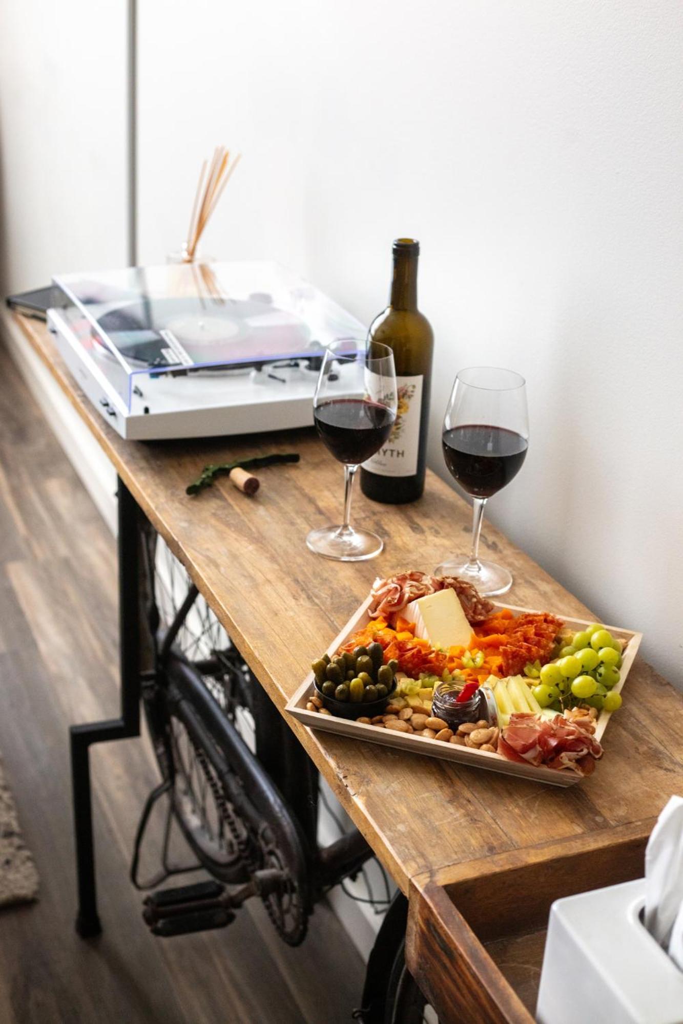 Gorgeous Midtown Condo ボーズマン エクステリア 写真